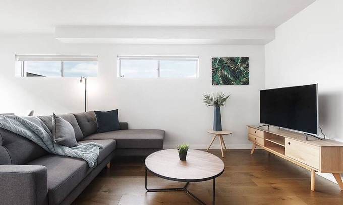 Moonee Ponds Apartamento | 2BR FREE Parking | 2min Walk to Puckle St!