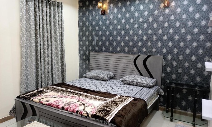 Lahore Apartamento | 2BR Fully Furnished Modern House at Prime Location