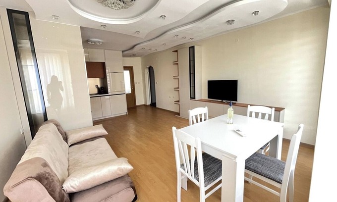 Varna Apartamento | 2BR Garden Bay Apartment