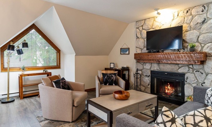 Blackcomb Casa | 2BR | Gleneagle | King bed | Heated Floors | Golf Course Views | Wood Burning Fireplace