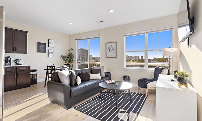 Newark Apartamento | 2BR*HiddenGem*Skyline view*Rooftop Balcony