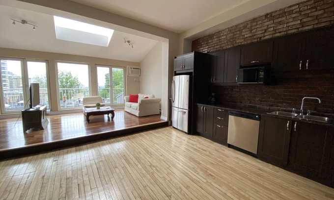 Golden Square Mile Condominio | 2BR Historic Luxury Retreat in the Heart of Golden Square Mile Downtown Montreal
