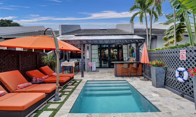 Colee Hammock Casa | 2BR home w/ pool located steps away from LAS OLAS!