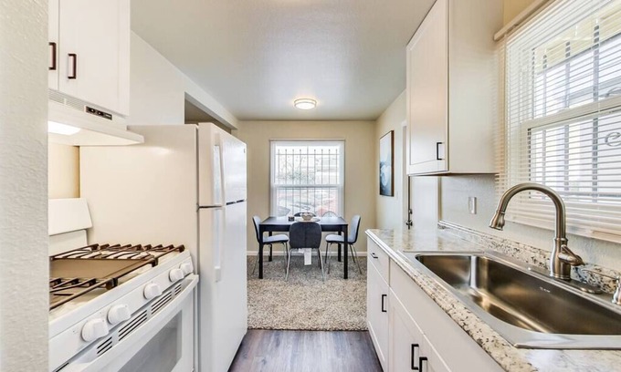 Downtown Berkeley Apartamento | 2BR in Berkeley Near Campus!