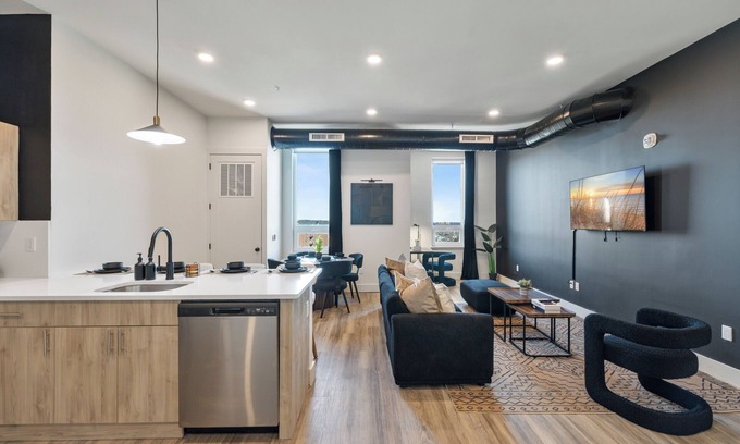 East Orange Apartamento | 2BR, King Bd, Free Prkn, Gym, NYC View, 8min Train