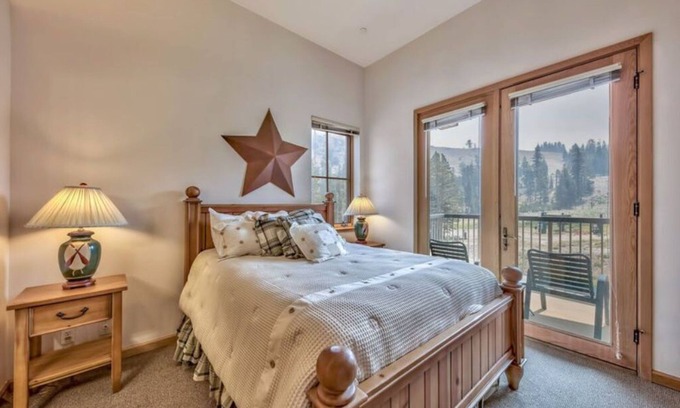 Kirkwood Apartamento | 2BR + Loft Condo w/ Fireplace | Central Location