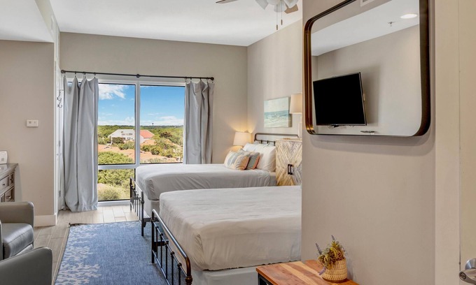 Sandestin Condominio | 2BR Luau Suite on 7th Floor with spanning views of the lagoon pool and Gulf of Mexico at Sandestin Golf & Beach Resort