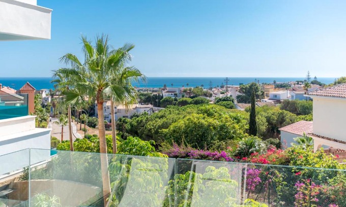 El Faro Apartamento | 2BR Luxury - Santa Barbara Heights, Good WiFi & AC