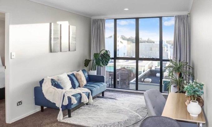Newmarket Apartamento | 2BR Newmarket Retreat: Cozy Stay on Broadway