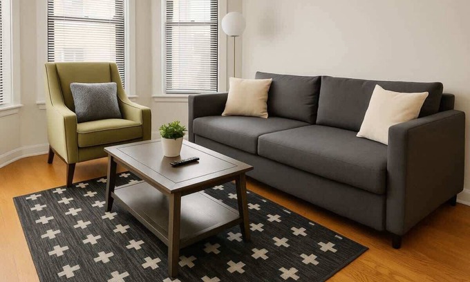 Boystown Apartamento | 2BR on N Halsted St: Lakeview Living