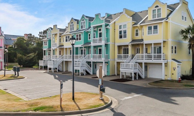 Bermuda Bay Casa | 2BR Sea Glass Castle at Cambridge Cove in Bermuda Bay