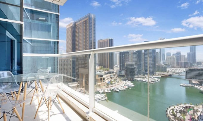 Jumeira 1 Apartamento | 2BR Smart-Home Suite with Amazing Marina Views