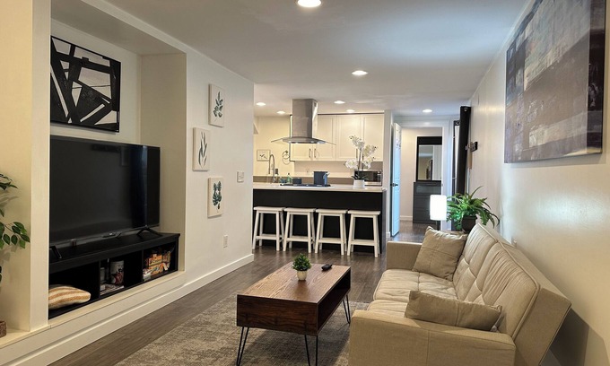 Lake Forest Park Apartamento | 2BR Suite in a Charming Home by Lake Washington! Walk to town center.
