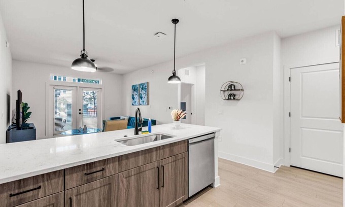 Ruskin Apartamento | 2BR Sunspot: Poolside Living in Apollo Beach