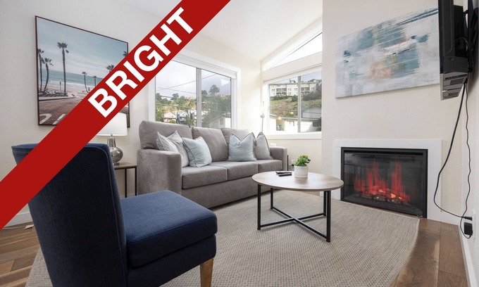 Pacifica Casa | 2BR townhome 3mins from Beach!