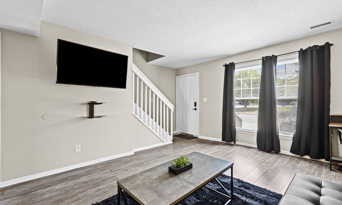 Greenville Casa | 2BR Townhouse Duplex 8 min to ECU 10 min to Vidant