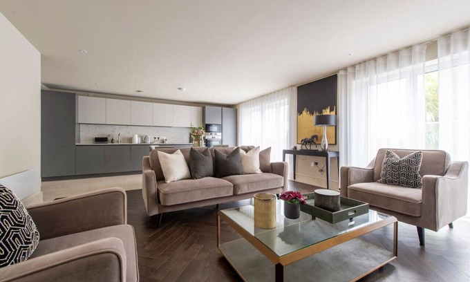 Chigwell Apartamento | 2BR Urban Vista Retreat