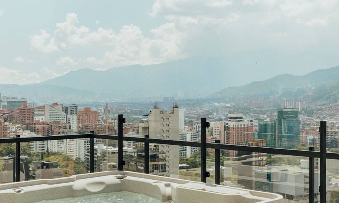 Las Lomas I Apartamento | 2BR - View of Medellin - Private Hot Tub - AC - Terrace Wake 1211