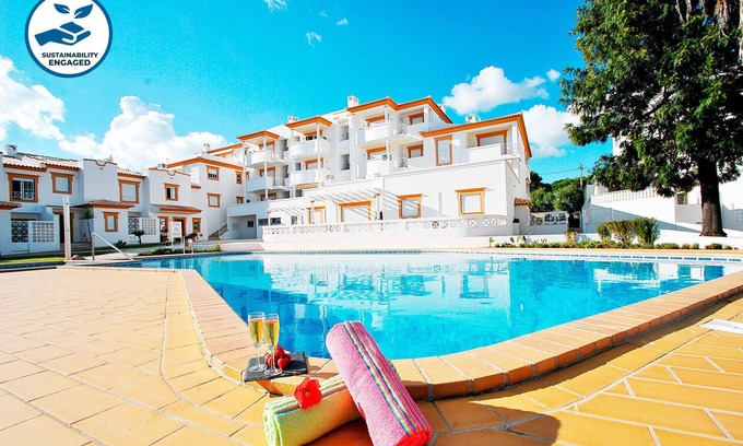 Olhos D'Agua Apartamento | 2BR w/ Pool & Sea View – Olhos d'Água