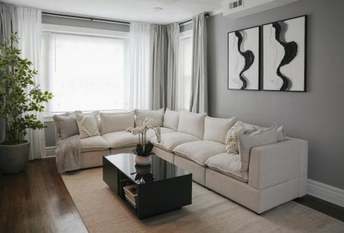 Belmont Cragin Apartamento | 2BR w Workspace and Coffee Bar Near Transit