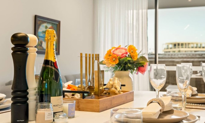 West End Apartamento | 2BR West End Apt w/ Parking Walk to Convention Ctr