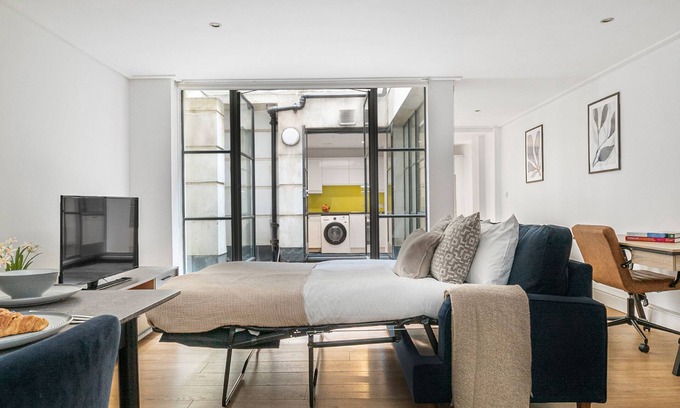 The City of London Apartamento | 2BR with Patio in the Heart of Holborn