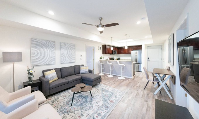Katy Casa | 2G| Homely Private Condo| Charm in KAT & Marketplace|