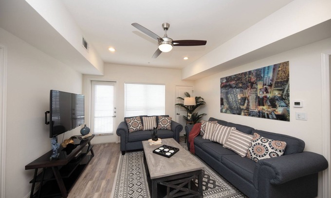 Katy Condominio | 2J ~Charming Private Condo Unit in a unique Gated Complex
