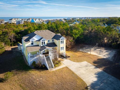 Corolla Village Casa | 2min Walk to Beach Pool Spa Game Room Big Yard