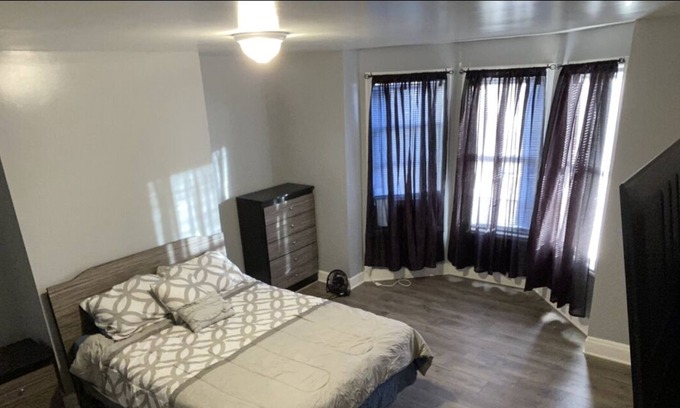Irvington Apartamento | 2nd floor Accommodating Contemporary Clean and safe 3 bedroom Apartment