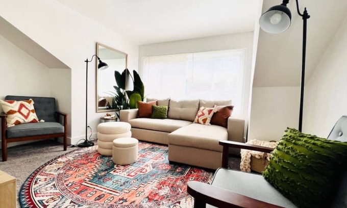 Greensburg Apartamento | 2nd Floor Bungalow in Greensburg