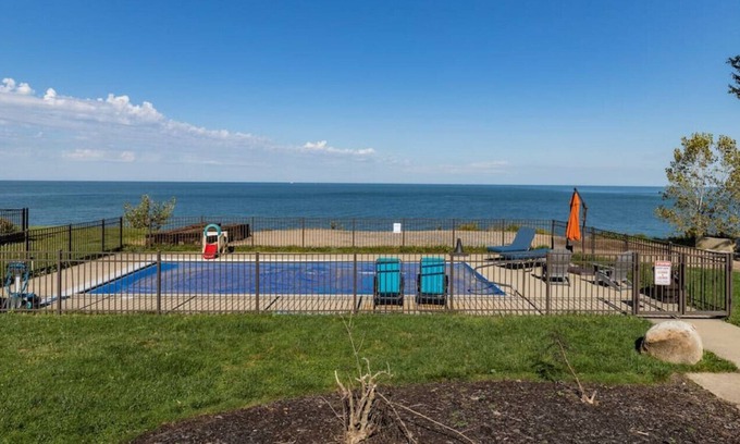 Edgewater Condominio | 2nd Floor Edgewater · Lovely Lakefront Home 3Bd+Crib 8 min to Downtn