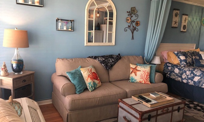 Atlantic Beach Apartamento | 2nd Floor Studio- Overlooking Pool!