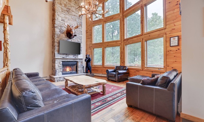 Tannersville Casa | 2nd Largest Home @ Camelback “Occupancy is 20 with day guests included”