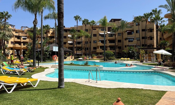 New Golden Mile Apartamento | Apartamento de lujo junto a la playa con bañera de hidromasaje - 3 terrazas soleadas, wifi y barbacoa de gas
