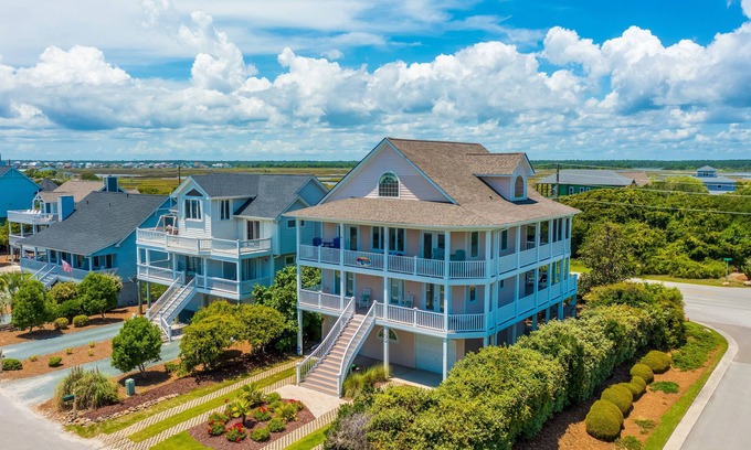 Village of Stump Sound Casa | 2nd-row ocean-view home with elevator, cmty pool & tennis