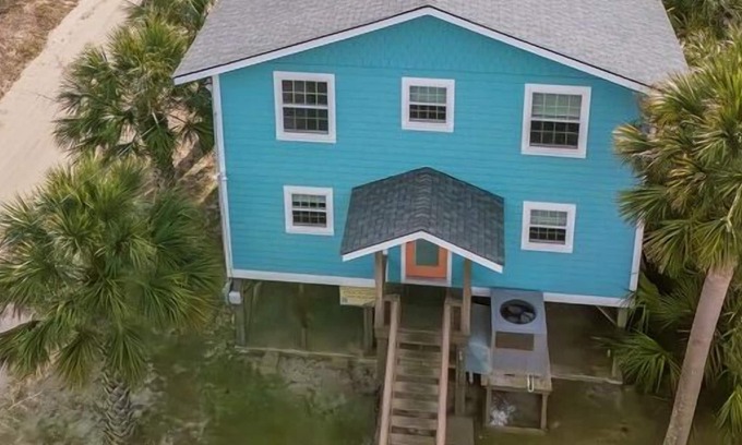 South Carolina Lowcountry Casa | 2nd Row on Point St.,NO PAVED RD TO CROSS! 4Br/3bth OCEANVIEWS, Linens Included!