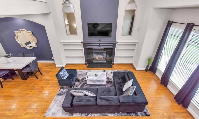 Woodlake - Briar Meadow Casa | 2UNITS|24Guests|KingBed|FREEParking|UptownHOU