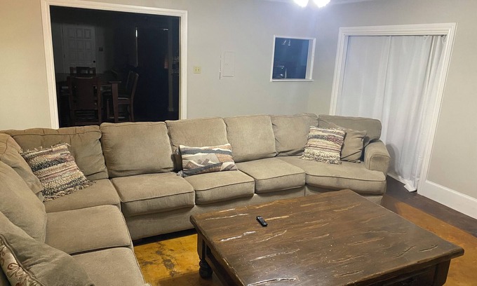 Boerne Casa | 3-2 house with pool and 2 living rooms, 1.5 miles from Boerne Main St.