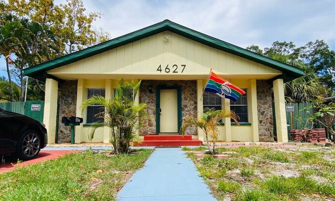 Disston Heights Casa | 3/2 Single Family Home - 15 Min to DTSP or Beaches