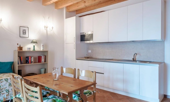 Pralboino Otro | 3) 4) Cozy One-Bedroom Apartment in Agriturismo with Queen Bed and Sofa Bed