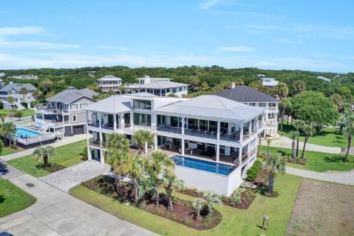 Isle of Palms Casa | 3 47th Avenue by AvantStay Oceanfront Private Pool View