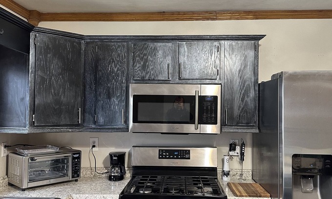 Michigan City Casa | 3.5 miles to Lake Michigan, Blue Chip Casino, Lighthouse Outlet Mall.
