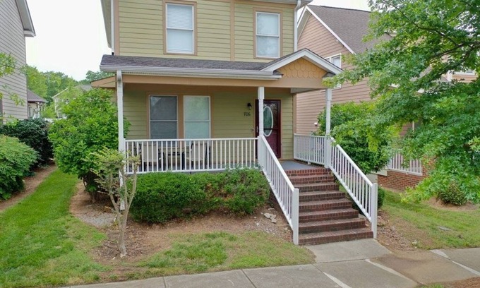 Greensboro Casa | 3-5 Mins from Downtown Cozy Clean & Newly Renovated 2 level Home