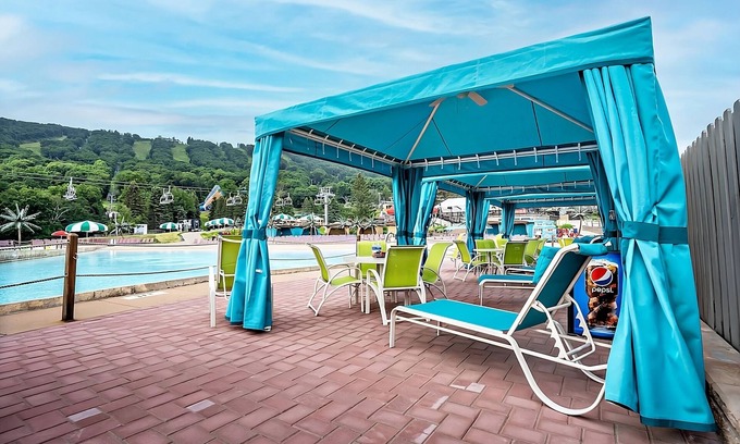 Tannersville Hotel | 3 Amazing Units Close to Sullivan Express Ski Lift! Shuttle, Waterpark, Parking!