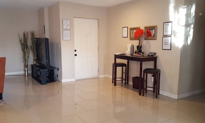 Las Vegas Casa | 3 bd / 2 baños hogar ubicado a 10 minutos de Fremont Experience / Downtown Las Vegas