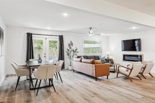 Irving Casa | 3-BD - Fully Remodeled Convenient & Spacious
