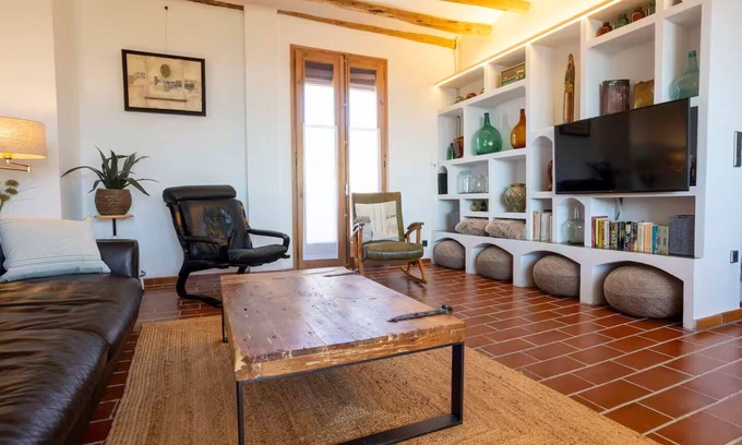 Barbera de la Conca Casa | 3-BD Gem in Hilltop Wine Village w/ Amazing Views