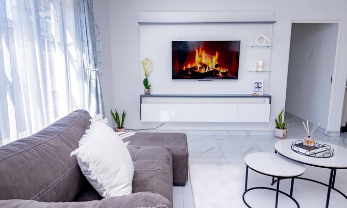 Gaborone Casa | 3 Bd Home with Pool, Fast Wi-Fi, Free Parking, 24/7 Security, Near CBD & Airport