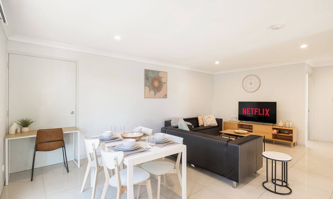 Rocklea Apartamento | 3 Bdr Apt! Garage! Balcony! GST Credits! 119D3